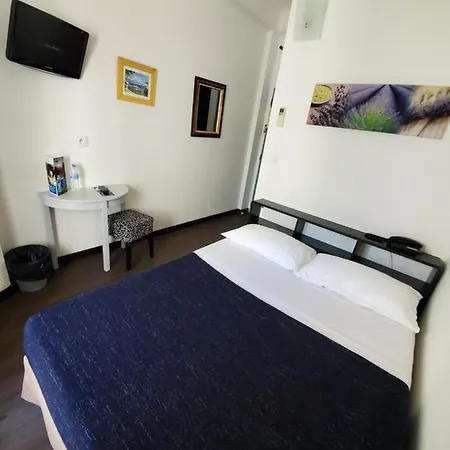 Brit Colbert Otel