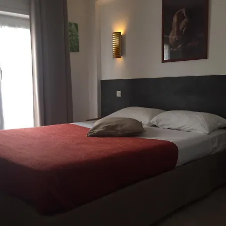 Brit Colbert Hotell 3*