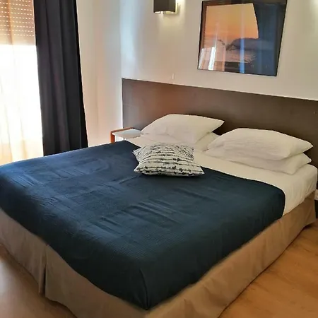 호텔 Brit Colbert 3*