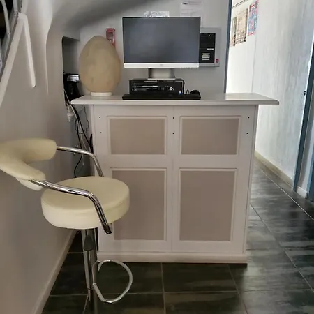 Brit Colbert Антіб