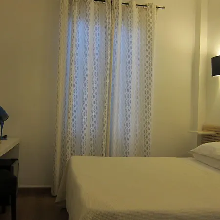 Brit Colbert Готель Антіб